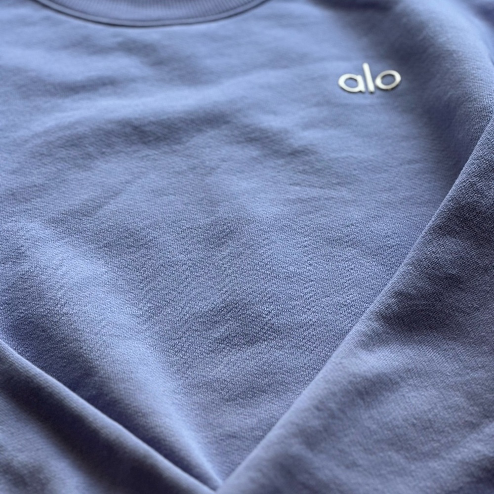 Alo Lilac Blue Accolade crewneck